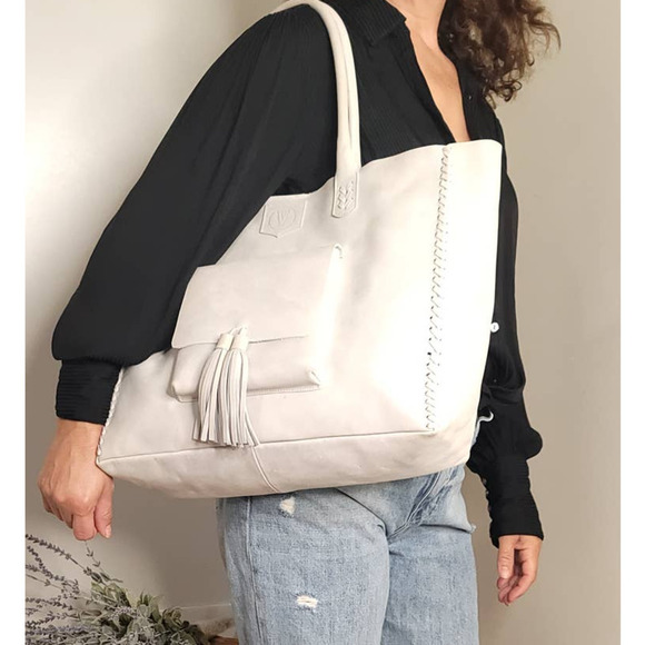 Vallimanca Tote handmade leather bag in light gray color - Picture 3 of 10